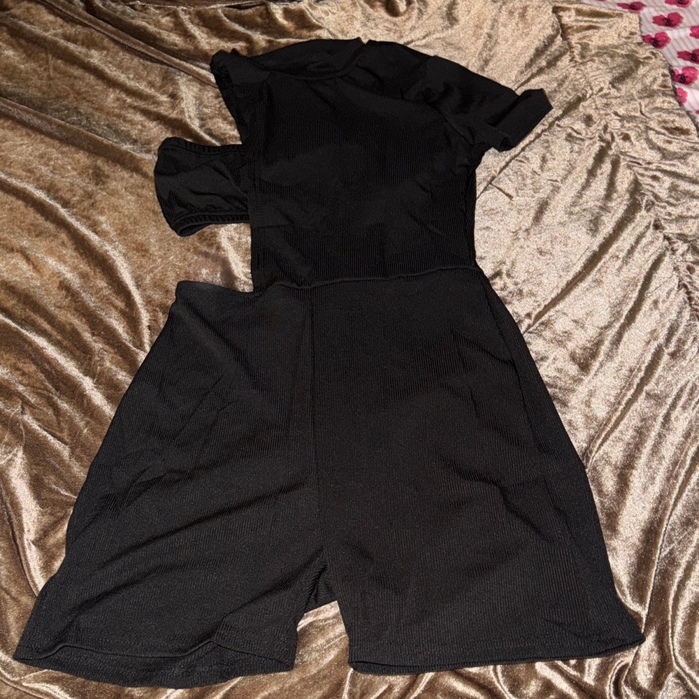 Black Ribbed One-Shoulder Romper
